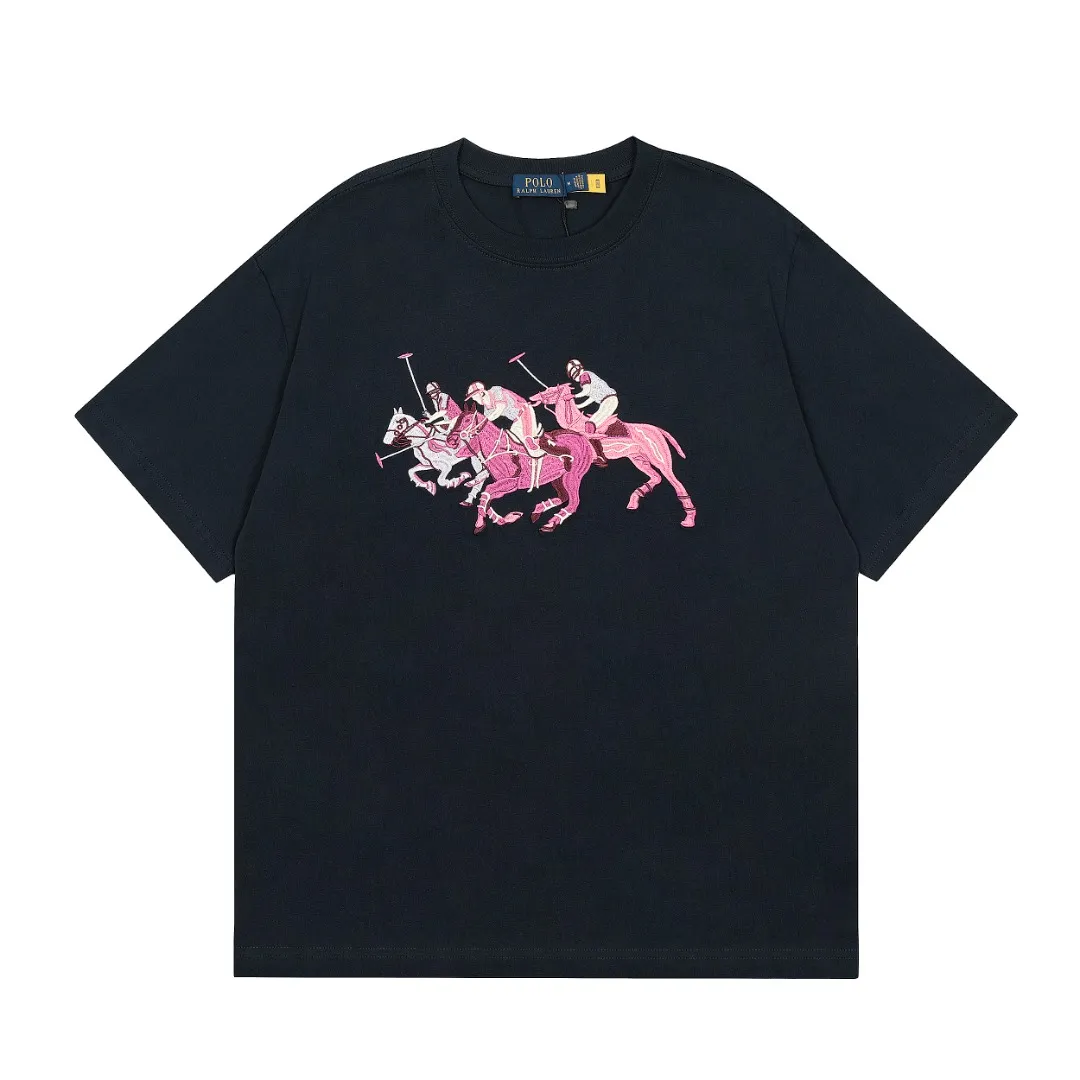 P176 💰 "Top quality" Style number: DS068# (not off the shelves all year round) [Ralph Lauren's new heavy industry embroidered men's and women's short sleeves for couples] ✅Ralph Lauren Ralph Lauren classic basic heavy industry large embroidery versatile round neck short sleeves ✅Main supplier platform live broadcast Wholesale entities Replenish when out of stock Not off the shelves ✅ZP quality 1:1 version Scan the code to enter the GF website Z cabinet quality ✅280g high-weight pure cotton fabric, focusing on high-end, cost-effective, and good quality. Needless to say, the version is restored to the original version. The maximum size can be worn up to 200 pounds. Loose, comfortable and stress-free. ✅Wear for work and life. Suitable for various occasions. A must-have recommendation for couples. Size: S-XL. Color: black, white, floral gray, navy blue.